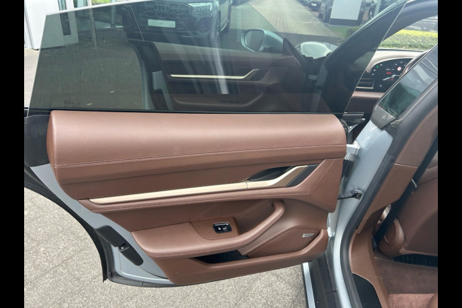 Porsche Taycan 4S Performance 84 kWh / Panoramadak / Camera / Passenger Display / PDCC / Luchtvering / 20'' / Sportdesign+Chrono / Stoelventilatie / Stoelverwarming 4x / Bose / Warmtepomp