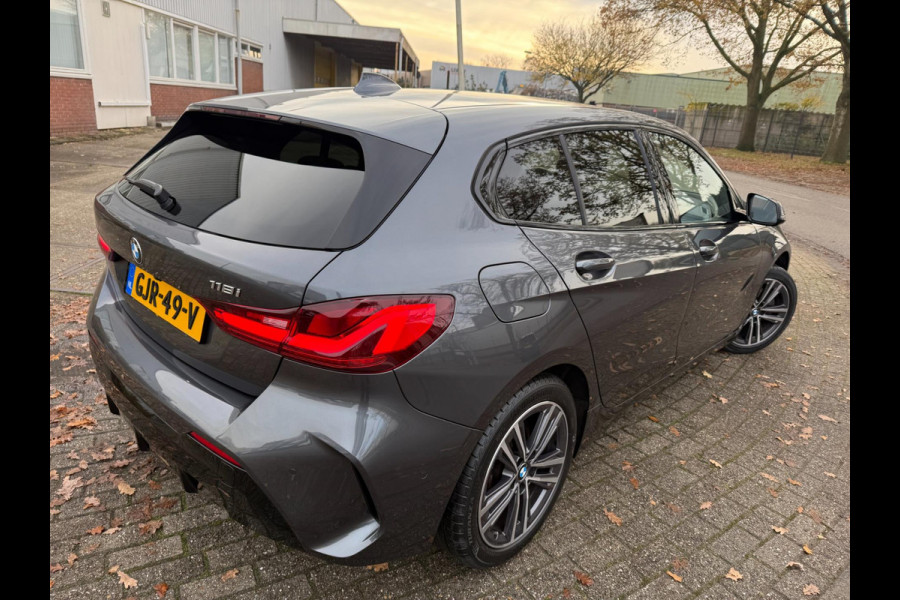 BMW 1-serie 118i 2020 High Executive Edition SPORT LEDER LED NAV CARPLAY