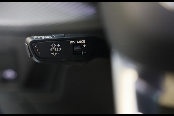 Audi Q2 35 TFSI Edition ONE / AUT / ACC / Open Panoramadak / Virtual Cockpit / Lane Assist / Leder / Navi / Camera / Led / 19 Inch