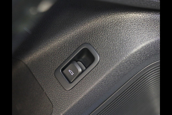 Audi Q2 35 TFSI Edition ONE / AUT / ACC / Open Panoramadak / Virtual Cockpit / Lane Assist / Leder / Navi / Camera / Led / 19 Inch