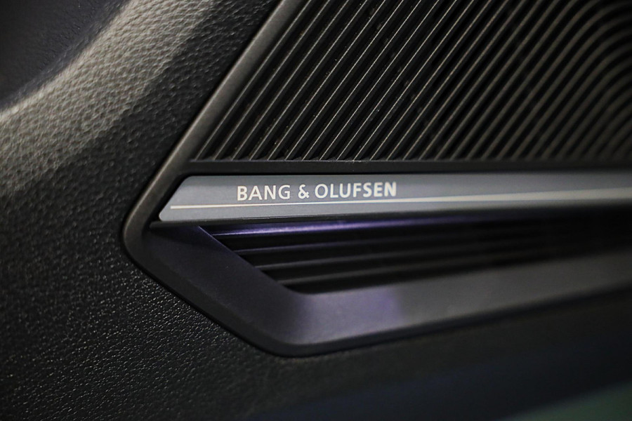 Audi Q2 35 TFSI Edition ONE / AUT / ACC / Open Panoramadak / Virtual Cockpit / Lane Assist / Leder / Navi / Camera / Led / 19 Inch