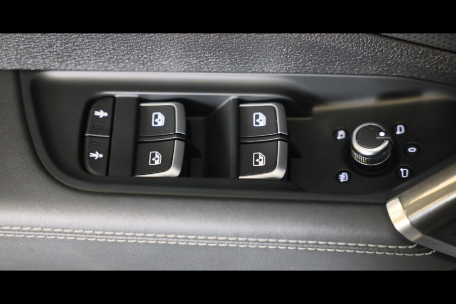 Audi Q2 35 TFSI Edition ONE / AUT / ACC / Open Panoramadak / Virtual Cockpit / Lane Assist / Leder / Navi / Camera / Led / 19 Inch