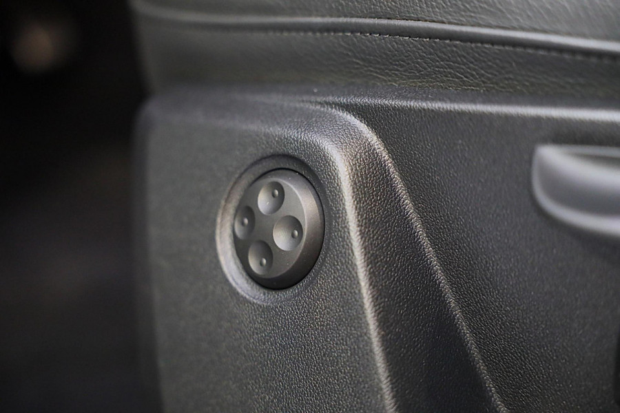 Audi Q2 35 TFSI Edition ONE / AUT / ACC / Open Panoramadak / Virtual Cockpit / Lane Assist / Leder / Navi / Camera / Led / 19 Inch