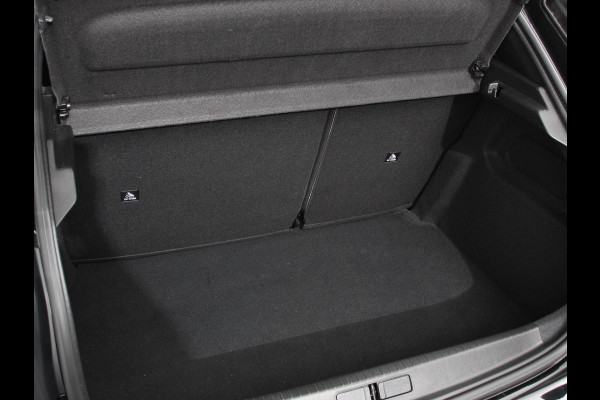 Peugeot 208 1.2 PureTech Allure Pack Apple Carplay / Android Auto | Camera | Keyless | Adeptive Cruise Control | Stoelverwarming | Getinte Ramen |