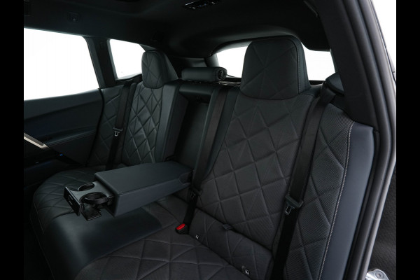 BMW iX xDrive40 High Executive 77 kWh ( 3-Fase ) {SOH-100%} (INCL-BTW) Aut. *PANO | HEAD-UP | HARMAN/KARDON-SURROUND | SOFT-CLOSE | DAB+ | DIGI-COCKPIT | HEATED-COMFORTSEATS | FULL-LED | CARPLAY | TOWBAR | AMBIENT-LIGHT | TOPVIEW | MEMORY-PACK |