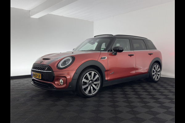 MINI Clubman 2.0 Cooper S ALL4 Premier Plus JCW (INCL-BTW) Aut * PANO | LEATHER | FULL-LED | HEATED-SPORTSEATS | DIGI-COCKPIT | AMBIENT-LIGHT | PRIVACY-GLASS | HEAD-UP | PDC | CAMERA | DAB  | KEYLESS | TOWBAR | 18"ALU*
