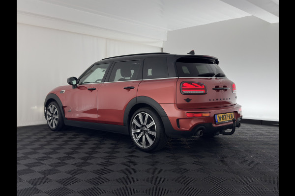 MINI Clubman 2.0 Cooper S ALL4 Premier Plus JCW (INCL-BTW) Aut * PANO | LEATHER | FULL-LED | HEATED-SPORTSEATS | DIGI-COCKPIT | AMBIENT-LIGHT | PRIVACY-GLASS | HEAD-UP | PDC | CAMERA | DAB  | KEYLESS | TOWBAR | 18"ALU*