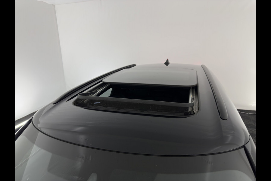 MINI Clubman 2.0 Cooper S ALL4 Premier Plus JCW (INCL-BTW) Aut * PANO | LEATHER | FULL-LED | HEATED-SPORTSEATS | DIGI-COCKPIT | AMBIENT-LIGHT | PRIVACY-GLASS | HEAD-UP | PDC | CAMERA | DAB  | KEYLESS | TOWBAR | 18"ALU*