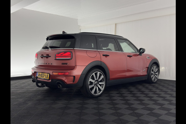 MINI Clubman 2.0 Cooper S ALL4 Premier Plus JCW (INCL-BTW) Aut * PANO | LEATHER | FULL-LED | HEATED-SPORTSEATS | DIGI-COCKPIT | AMBIENT-LIGHT | PRIVACY-GLASS | HEAD-UP | PDC | CAMERA | DAB  | KEYLESS | TOWBAR | 18"ALU*