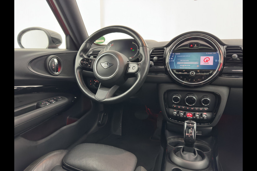 MINI Clubman 2.0 Cooper S ALL4 Premier Plus JCW (INCL-BTW) Aut * PANO | LEATHER | FULL-LED | HEATED-SPORTSEATS | DIGI-COCKPIT | AMBIENT-LIGHT | PRIVACY-GLASS | HEAD-UP | PDC | CAMERA | DAB  | KEYLESS | TOWBAR | 18"ALU*