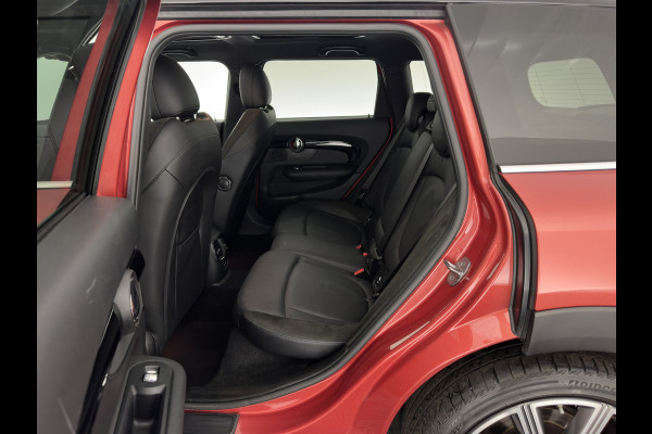 MINI Clubman 2.0 Cooper S ALL4 Premier Plus JCW (INCL-BTW) Aut * PANO | LEATHER | FULL-LED | HEATED-SPORTSEATS | DIGI-COCKPIT | AMBIENT-LIGHT | PRIVACY-GLASS | HEAD-UP | PDC | CAMERA | DAB  | KEYLESS | TOWBAR | 18"ALU*