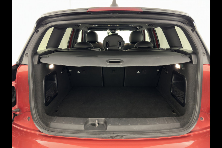 MINI Clubman 2.0 Cooper S ALL4 Premier Plus JCW (INCL-BTW) Aut * PANO | LEATHER | FULL-LED | HEATED-SPORTSEATS | DIGI-COCKPIT | AMBIENT-LIGHT | PRIVACY-GLASS | HEAD-UP | PDC | CAMERA | DAB  | KEYLESS | TOWBAR | 18"ALU*