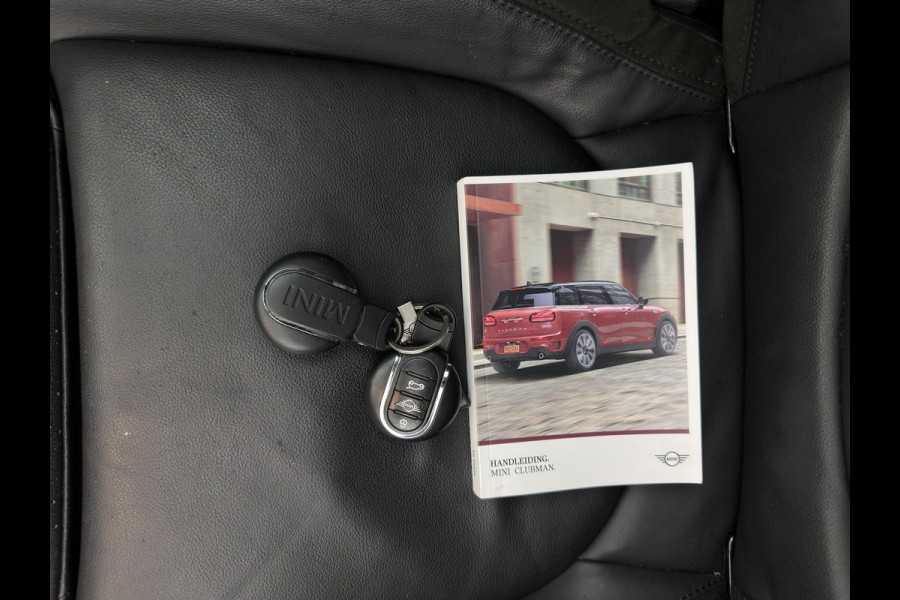 MINI Clubman 2.0 Cooper S ALL4 Premier Plus JCW (INCL-BTW) Aut * PANO | LEATHER | FULL-LED | HEATED-SPORTSEATS | DIGI-COCKPIT | AMBIENT-LIGHT | PRIVACY-GLASS | HEAD-UP | PDC | CAMERA | DAB  | KEYLESS | TOWBAR | 18"ALU*