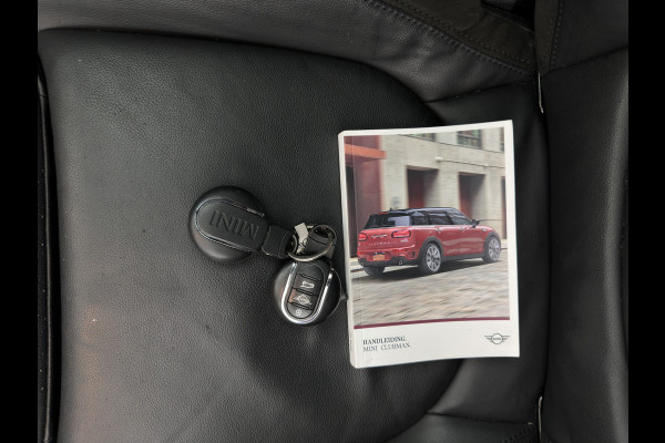 MINI Clubman 2.0 Cooper S ALL4 Premier Plus JCW (INCL-BTW) Aut * PANO | LEATHER | FULL-LED | HEATED-SPORTSEATS | DIGI-COCKPIT | AMBIENT-LIGHT | PRIVACY-GLASS | HEAD-UP | PDC | CAMERA | DAB  | KEYLESS | TOWBAR | 18"ALU*