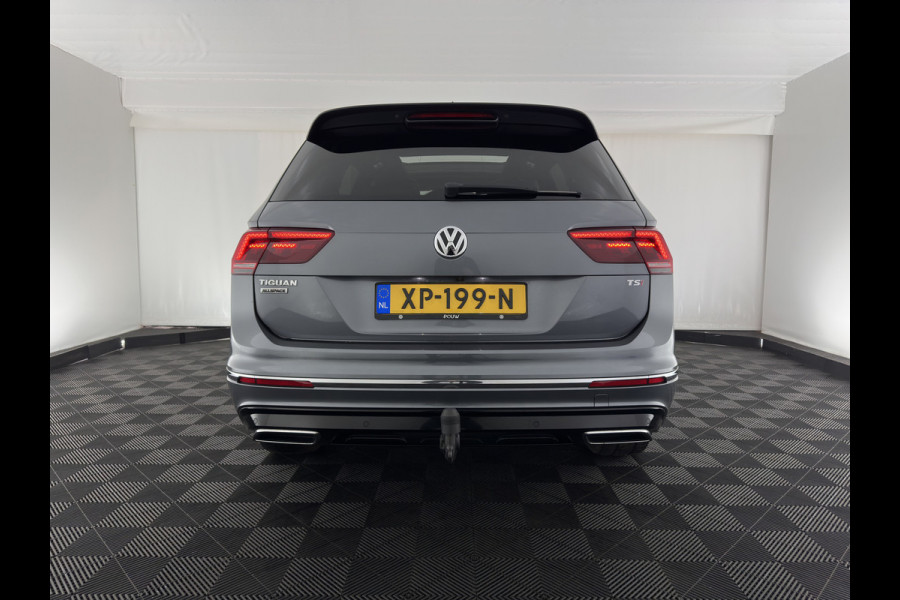 Volkswagen Tiguan Allspace 1.5 TSI R-line Highline Business (7-Pers.) (INCL-BTW) Aut * PANO | NAVI-FULLMAP | XENON | ALCANTARA | HEATED-ERGONOMIC-SPORTSEATS | KEYLESS | PRIVACY-GLASS | CAMERA | DAB | DIGI-COCKPIT | PDC | TOWBAR | ECC | 19"ALU*