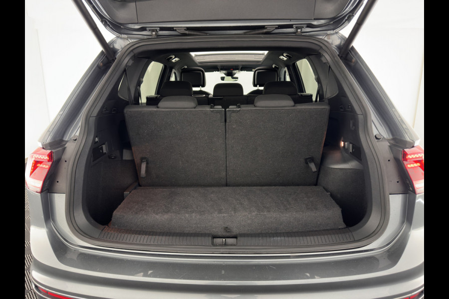 Volkswagen Tiguan Allspace 1.5 TSI R-line Highline Business (7-Pers.) (INCL-BTW) Aut * PANO | NAVI-FULLMAP | XENON | ALCANTARA | HEATED-ERGONOMIC-SPORTSEATS | KEYLESS | PRIVACY-GLASS | CAMERA | DAB | DIGI-COCKPIT | PDC | TOWBAR | ECC | 19"ALU*