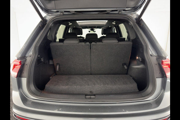 Volkswagen Tiguan Allspace 1.5 TSI R-line Highline Business (7-Pers.) (INCL-BTW) Aut * PANO | NAVI-FULLMAP | XENON | ALCANTARA | HEATED-ERGONOMIC-SPORTSEATS | KEYLESS | PRIVACY-GLASS | CAMERA | DAB | DIGI-COCKPIT | PDC | TOWBAR | ECC | 19"ALU*