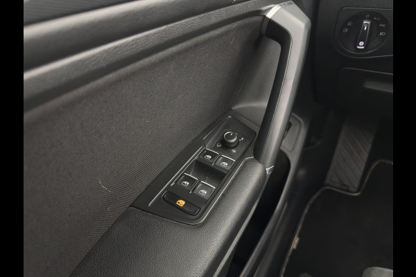 Volkswagen Tiguan Allspace 1.5 TSI R-line Highline Business (7-Pers.) (INCL-BTW) Aut * PANO | NAVI-FULLMAP | XENON | ALCANTARA | HEATED-ERGONOMIC-SPORTSEATS | KEYLESS | PRIVACY-GLASS | CAMERA | DAB | DIGI-COCKPIT | PDC | TOWBAR | ECC | 19"ALU*