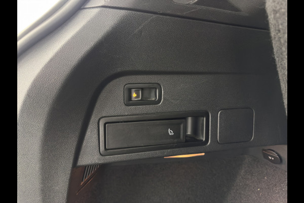 Volkswagen Tiguan Allspace 1.5 TSI R-line Highline Business (7-Pers.) (INCL-BTW) Aut * PANO | NAVI-FULLMAP | XENON | ALCANTARA | HEATED-ERGONOMIC-SPORTSEATS | KEYLESS | PRIVACY-GLASS | CAMERA | DAB | DIGI-COCKPIT | PDC | TOWBAR | ECC | 19"ALU*