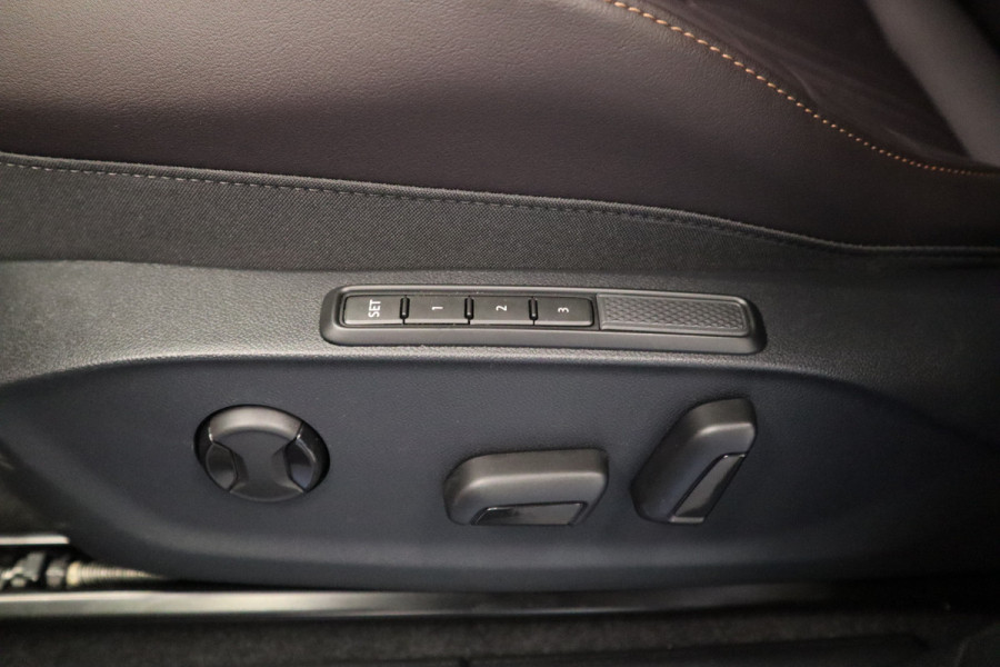 CUPRA Terramar 1.5 TSI e-Hybrid VZ Performance Pano Sennheiser HUD Schakelpaddles ACC Stoelverw. Carplay 24 maanden garantie mogelijk (*vraag naar de voorwaarden)