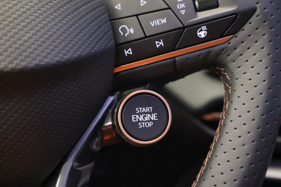 CUPRA Terramar 1.5 TSI e-Hybrid VZ Performance Pano Sennheiser HUD Schakelpaddles ACC Stoelverw. Carplay 24 maanden garantie mogelijk (*vraag naar de voorwaarden)