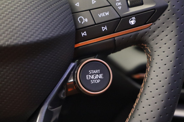 CUPRA Terramar 1.5 TSI e-Hybrid VZ Performance Pano Sennheiser HUD Schakelpaddles ACC Stoelverw. Carplay 24 maanden garantie mogelijk (*vraag naar de voorwaarden)