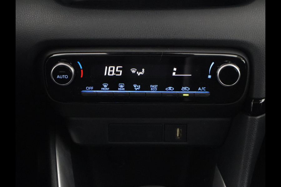 Toyota Yaris 1.5 Hybrid Business Black Edition | Apple Carplay & AndroidAUTO | Privacy Glass |