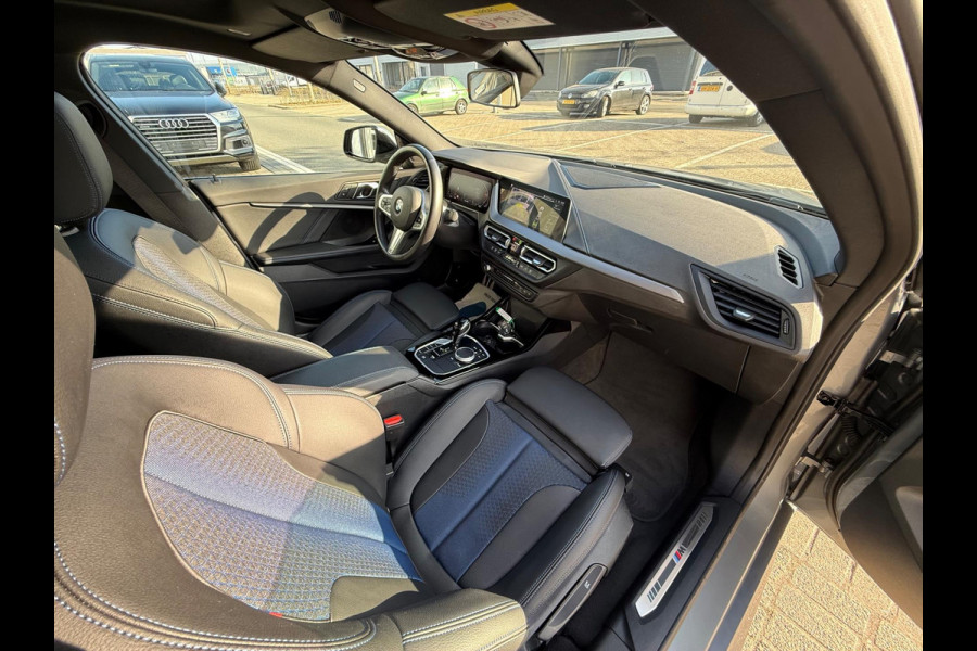 BMW 2 Serie Gran Coupé 218i High Executive M Sport LEER/PANO