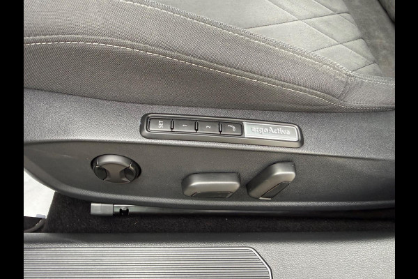 Volkswagen Golf 1.5 eTSI Style LED/LMV17/PDC/NAVI/VIRTU/PANO