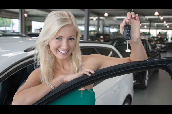 Volkswagen Golf 1.5 eTSI Style LED/LMV17/PDC/NAVI/VIRTU/PANO