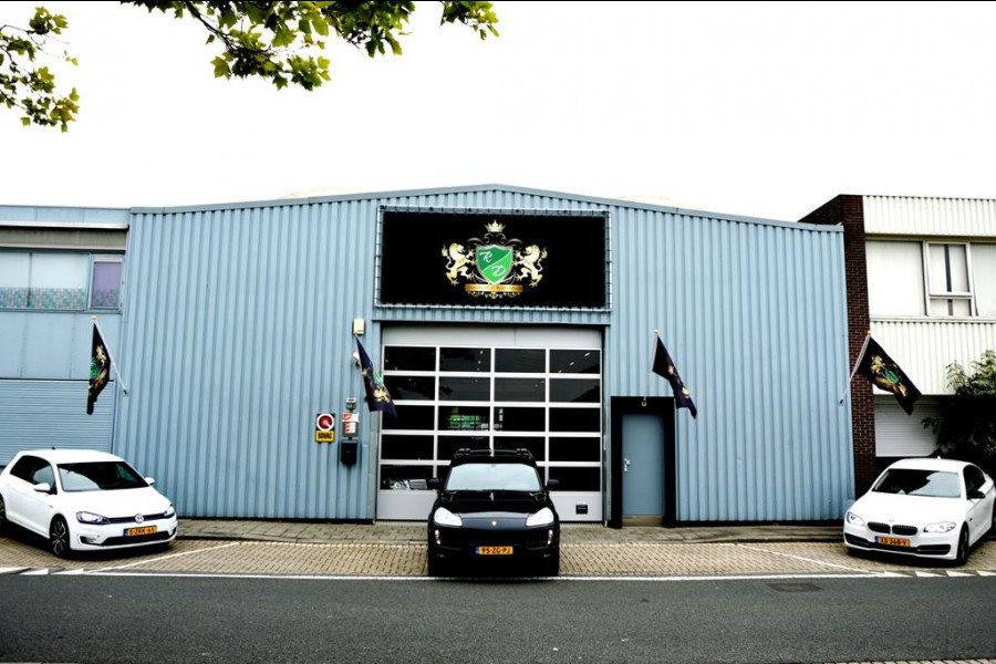 Mercedes-Benz CLA-Klasse 250e AMG CAM/LMV-18/LEER/NAVI/PANO