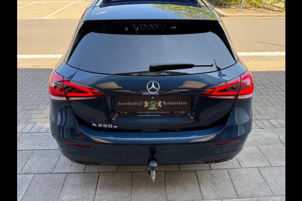Mercedes-Benz A-Klasse 250 e AMG LED/PDC/CAM/NAVI/LEER/LMV19