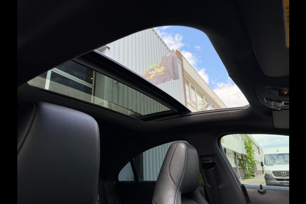 Mercedes-Benz CLA-Klasse 200 AMG PDC/CAM/LMV18/LEER/NAV/PANO