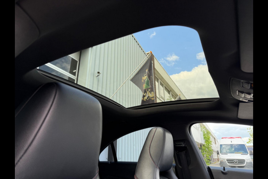 Mercedes-Benz CLA-Klasse 200 AMG PDC/CAM/LMV18/LEER/NAV/PANO