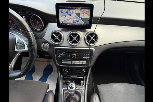 Mercedes-Benz CLA-Klasse 200 AMG PDC/CAM/LMV18/LEER/NAV/PANO