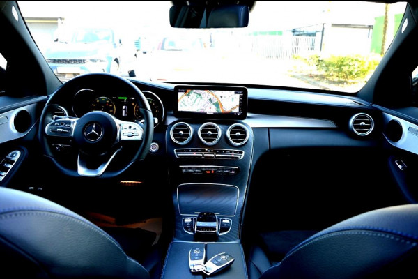 Mercedes-Benz C-Klasse Estate 300 e AMG 360º/LEER/NAVI/PANO