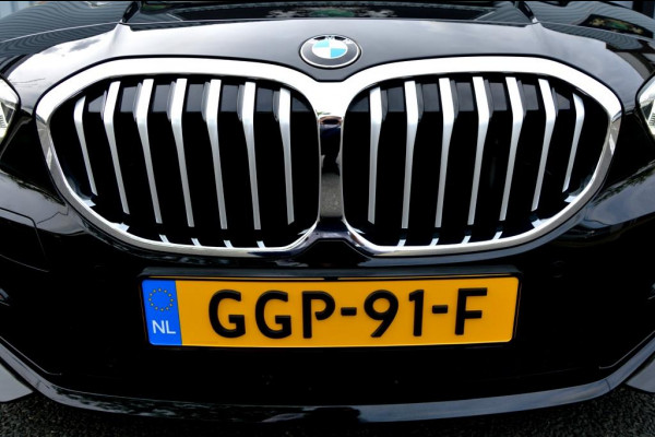 BMW 1-serie 118i High Executive M-Sport LMV18/CAM/NAVI/PANO