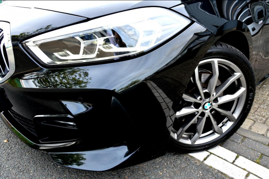 BMW 1-serie 118i High Executive M-Sport LMV18/CAM/NAVI/PANO
