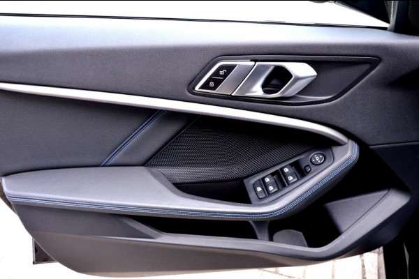 BMW 1-serie 118i High Executive M-Sport LMV18/CAM/NAVI/PANO