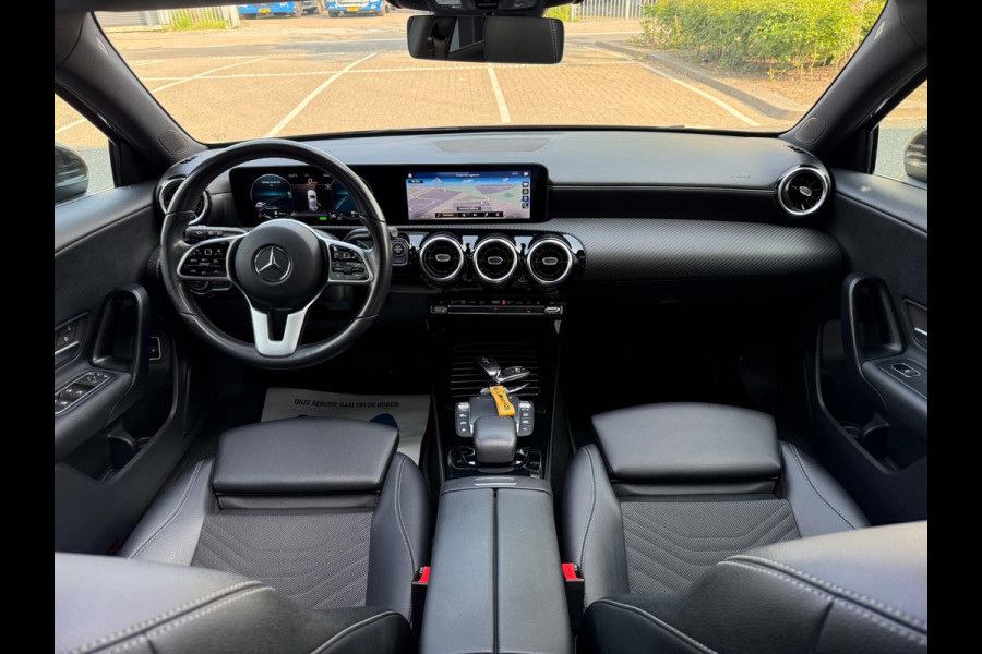 Mercedes-Benz A-Klasse 250 e AMG LED/PDC/CAM/LEER/NAVI/PANO