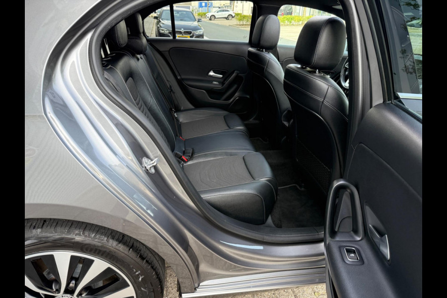 Mercedes-Benz A-Klasse 250 e AMG LED/PDC/CAM/LEER/NAVI/PANO
