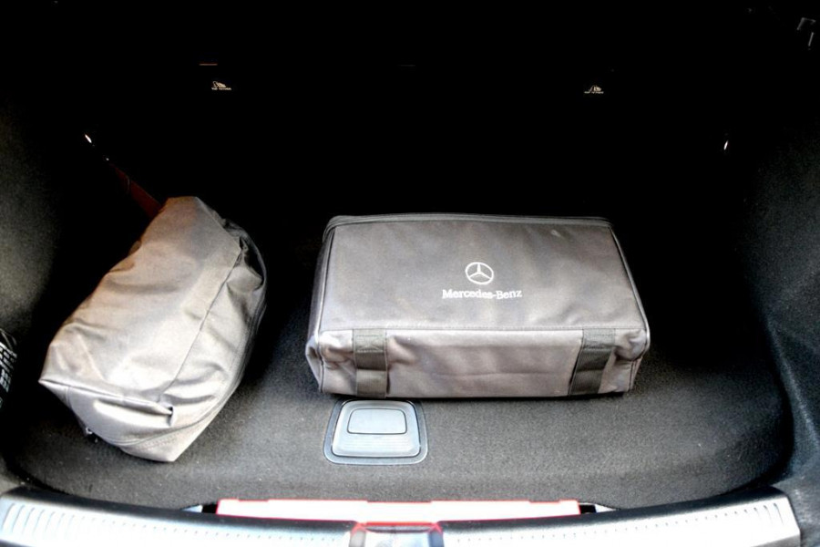 Mercedes-Benz A-Klasse 250 e AMG LED/PDC/CAM/LEER/NAVI/PANO