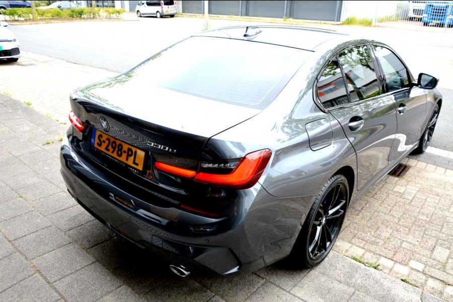 BMW 3-serie 330e High Executive AUT 292PK LED/LEER/NAV/LMV19