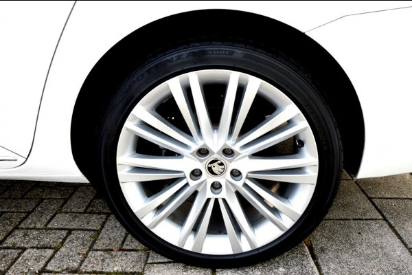 Škoda Superb Combi 1.4 TSI iV CAM/LMV19/NAVI/LEER/VIRTU/PANO