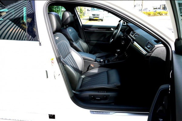 Škoda Superb Combi 1.4 TSI iV CAM/LMV19/NAVI/LEER/VIRTU/PANO