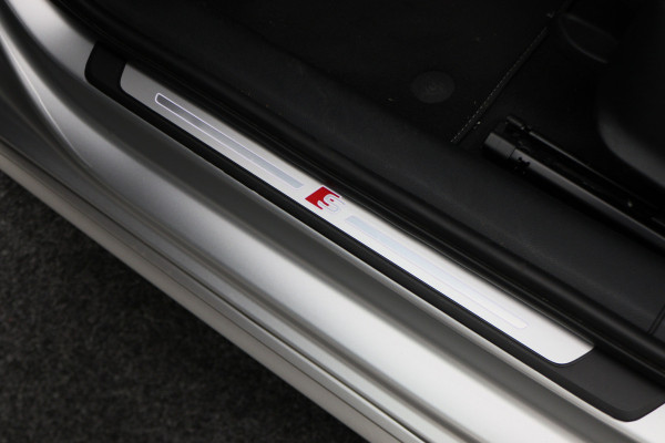 Audi A4 Avant 40 TFSI S edition 204PK 3x S-Line, LED, Virtual Cockpit, Camera, Apple Carplay, LED, 19"