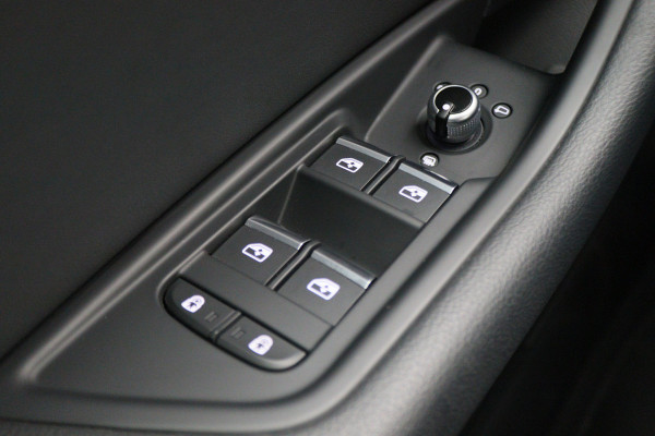 Audi A4 Avant 40 TFSI S edition 204PK 3x S-Line, LED, Virtual Cockpit, Camera, Apple Carplay, LED, 19"