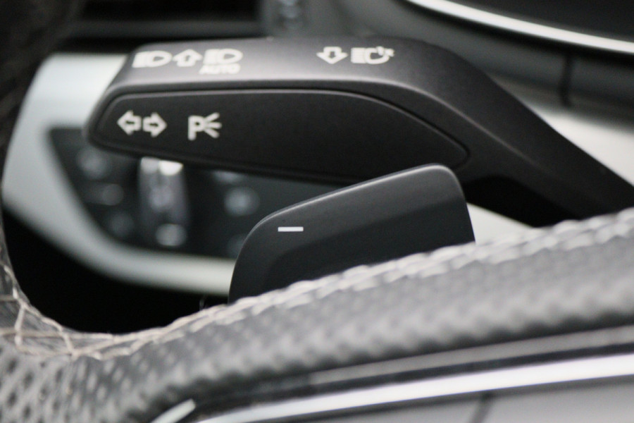 Audi A4 Avant 40 TFSI S edition 204PK 3x S-Line, LED, Virtual Cockpit, Camera, Apple Carplay, LED, 19"