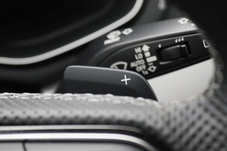 Audi A4 Avant 40 TFSI S edition 204PK 3x S-Line, LED, Virtual Cockpit, Camera, Apple Carplay, LED, 19"