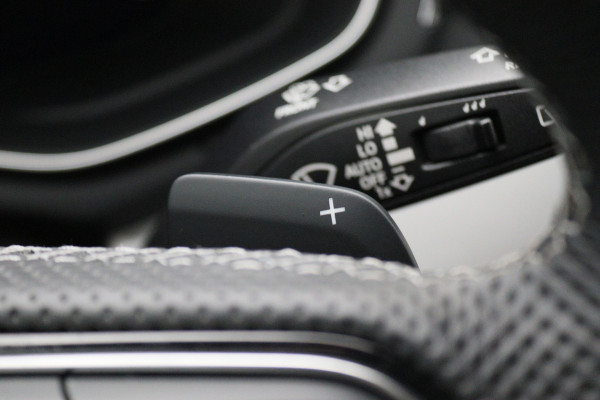 Audi A4 Avant 40 TFSI S edition 204PK 3x S-Line, LED, Virtual Cockpit, Camera, Apple Carplay, LED, 19"